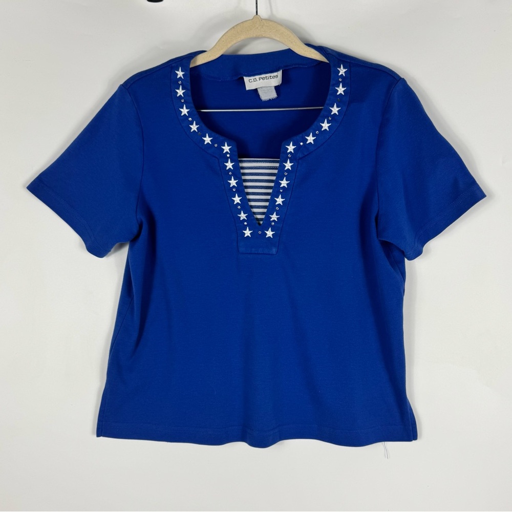 C.D. Petites Women's Blue Stars and Stripes Short Sleeve Top Size Petite Medium